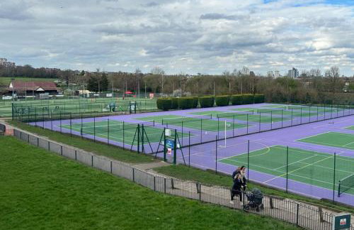 Bright 2-Bed in Wimbledon - 3 min Walk to Tube - Foto 17