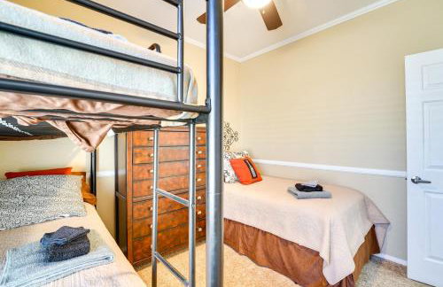 Upscale Henderson Hideaway with Private Patio! - Foto 22