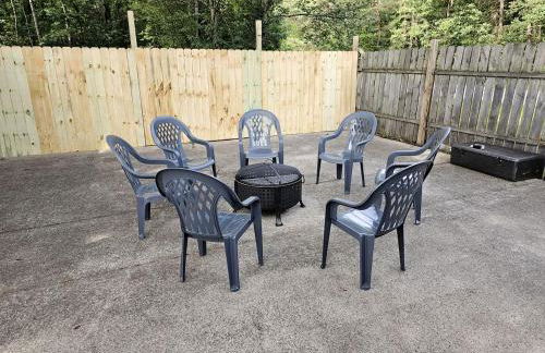 Amazing Cottage with Fire Pit and Fishing in Wellston, Michigan - Foto 9