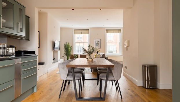 The Chelsea Nest - Stylish 2bdr With Balcony - Foto 3, Servicio de comidas en la habitación