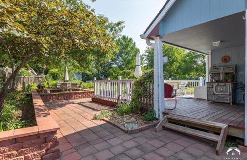 Sleeps 12! Main Level Primary Suite-Beautiful Backyard Oasis - Photo 33