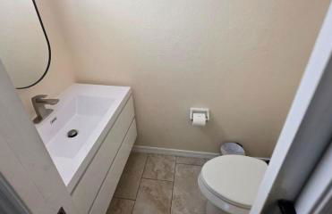 Spacious & Amazing Home w Big Pool and Patio - Photo 32