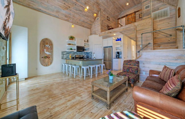 Shared Pool w/ Bay Views, Boat Dock Fishing Big Slough by Avantstay - Foto 8