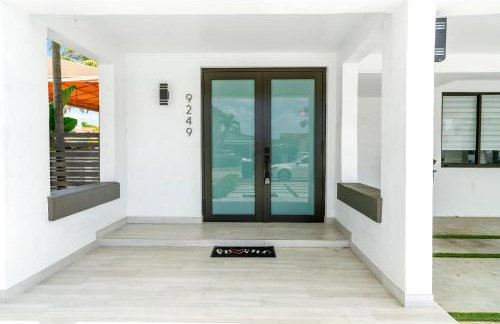 April Sale! 4 BR - Private Pool, Grill, Soaking Tub, Near Coral Gables & MIA Airport - Photo 47