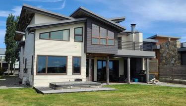 The Seaside Getaway - Photo 2