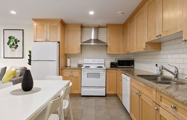 Cozy 2BR BSMT Suite Near Grouse Mt. and Edgemont. - Photo 9