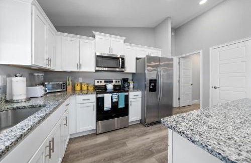 COZY home with fenced patio - Foto 54