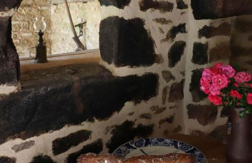 Maison historique du 15ème siècle avec jardin à La Carneille - FR-1-497-135 - Foto 23