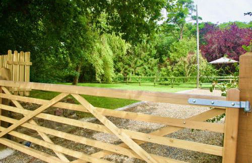 Converted Stables at Peaceful Family Farm Stay - Photo 3