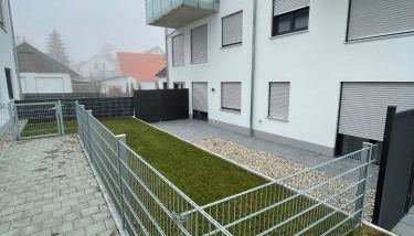 Hochwertige Stilvolle 2 Zimmer Erdgeschoss Wohnung mit großer Terasse und Garten - Foto 2