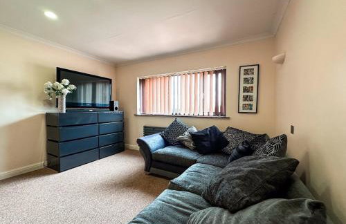 Dog-Friendly Country Home, Woodburner, Private Fields & Hot Tub! - Photo 65