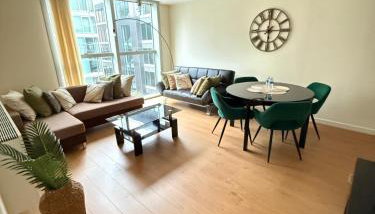 Central Hub Flat - Photo 5