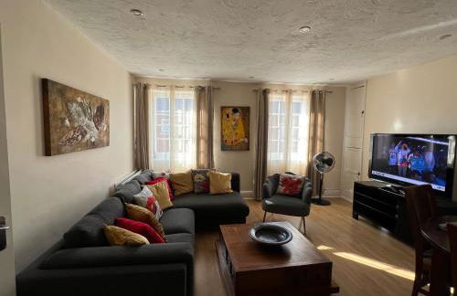 Stay in Yeovil Town Centre, Large 2 BD Apt With Parking, Sleeps 4 - Foto 2