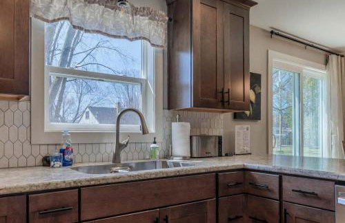 4BR 2BA Dog Friendly 3 Kings Walk to Lambeau - Foto 15