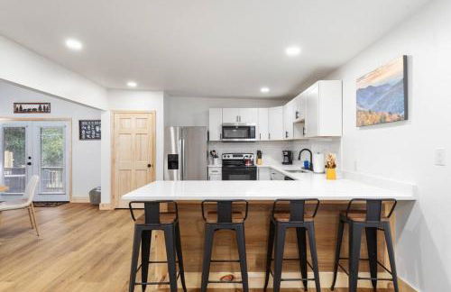 Hidden Hollow 3BD Cabin - Hot Tub, Wifi, Game Room, Fire Pit - Foto 5