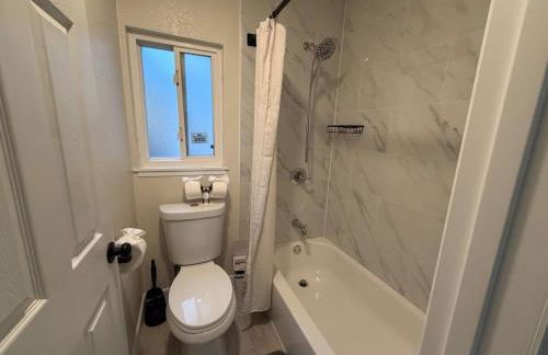 The Hayward Hearth, Serene 3BR Home, Cul-de-sac, Yard - Foto 47