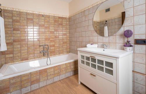 Villa near ibiza Town Sleeps 14 - Foto 32