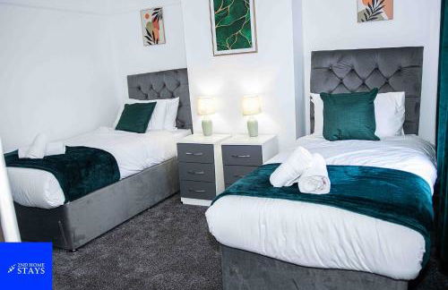 2ndHomeStays- Stoke-on-Trent-A Serene 3 Bed House with a Garden View-Suitable for Contractors-Relocation Families-Group of Friends-Sleeps 6 - 16 mins to J15 M6 and 36 mins to Alton Towers Resort - Foto 1