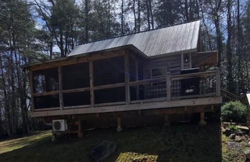 Couples Getaway Cabin with a Loft - Firepit - Creek - Foto 35