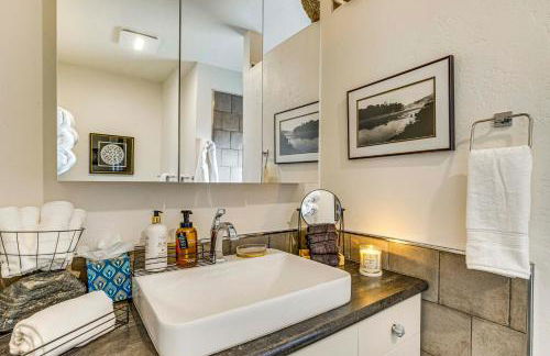 1 Block to Main St Charming Montrose Home with Yard - Foto 16