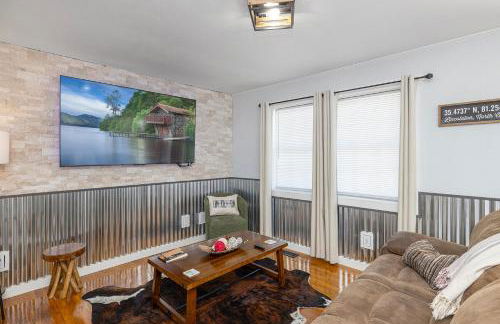 Country Cow Flair with Large TVs, Ample Parking, Nintendo, EV Ready - Photo 11