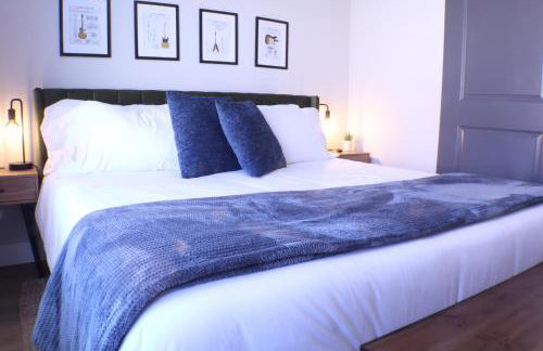 Cozy Apt, Gym, King Bds, Sectional, Near Amp - Photo 36