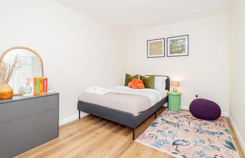 Modern 3-Bedroom 2-Bathroom Flat with Garden at Hanwell - Foto 3