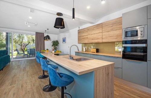 Villa Pinus - Private Pool, Jacuzzi, Game Room - Foto 16