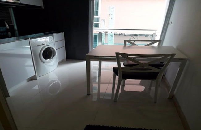 Chateau In Town By Renvio - Photo 5