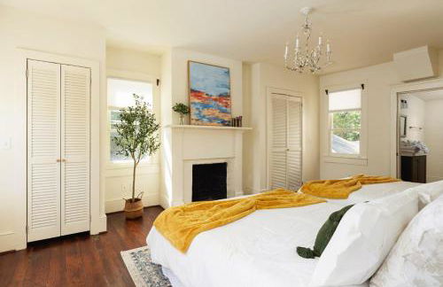 Historic 1897 Bill Murray House, DT Charm, Game Room and Parking - Foto 30