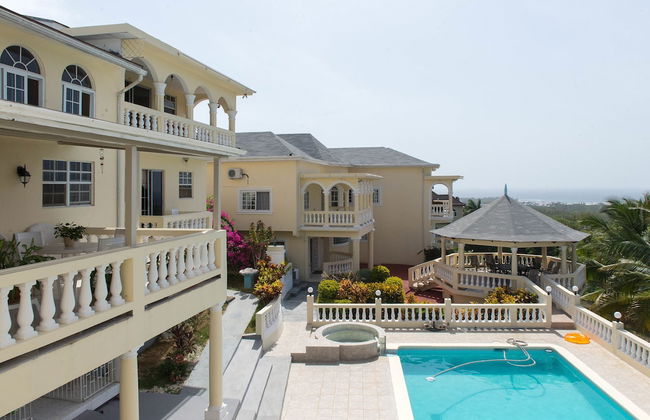 The Royal Kensington Villa - Photo 24