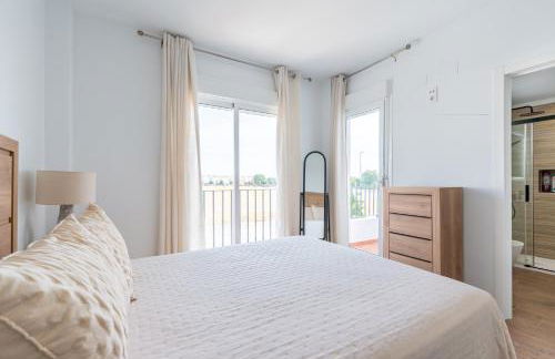 Amplio y luminoso chalet en Gerena, para familias o grupos - Foto 9