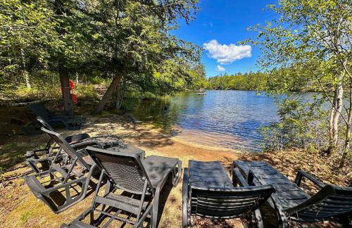 Groups Welcome! Lakefront Gem with Dock in Greenwood - Foto 35