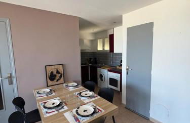 Apartment T2 Saint Cyprien Appartement avec vue sur la mer, à 50 m de la plage, parking - Photo 8