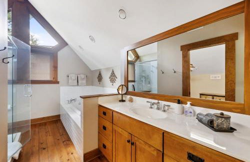 HOT TUB & PET-FRIENDLY Cabin in Cheshire Village - Foto 18