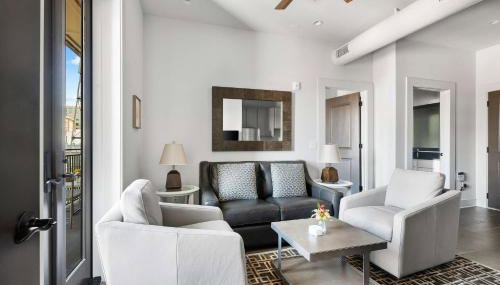 Fire Tower Luxe 2BR KingSuites & Private Balcony - Foto 3