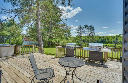 Spacious Winter Retreat with River Access and Kayaks! - Foto 35