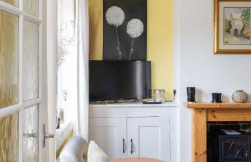 Quaint 3 bed Cottage in central Dorking with parking - Foto 36