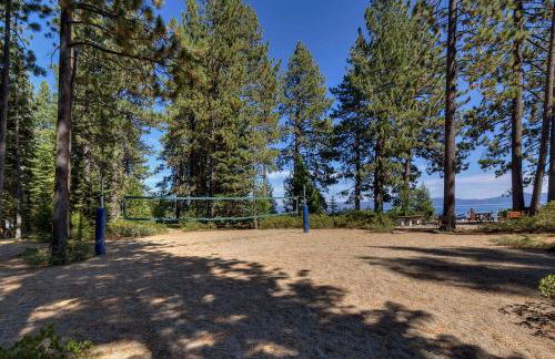 New Listing! Woodland Heights at Tahoe Park- Pet Friendly - Private Beach - Foto 18