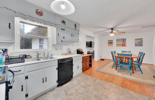 Park your Boat! Mins from the Ocean•Screened Porch - Foto 7