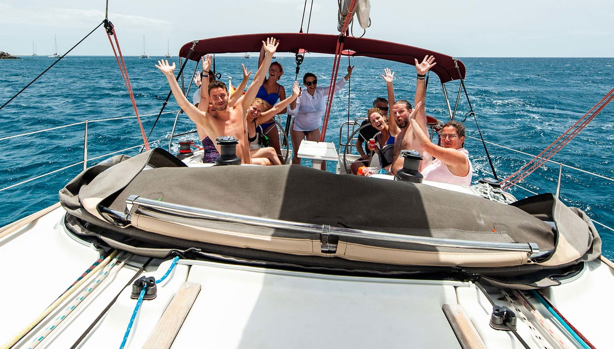 Paseo en velero con avistamiento de cetáceos desde Morro Jable