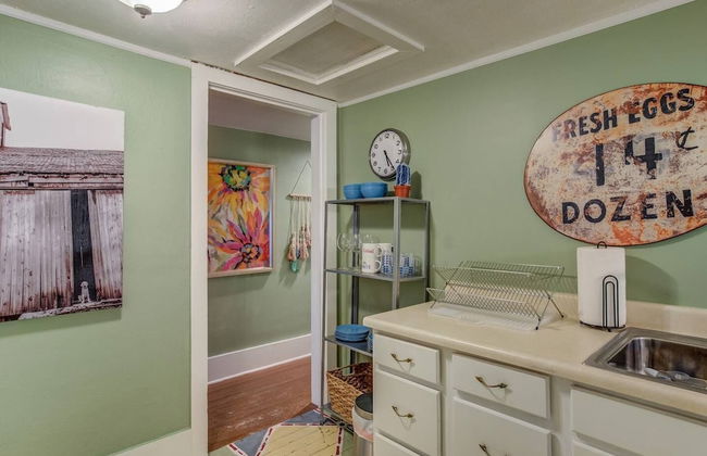 Whimsical Flat Color Unique & Chic Boutique - Foto 11