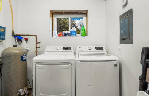 Glenwood Springs Mountain Getaway with Hot Tub and Riverfront - Foto 2