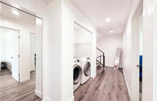 Cozy 3 BR Townhouse with Balcony - Photo 53