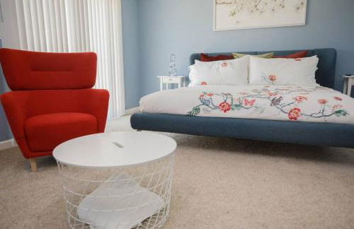 2 private masters, new beds & furniture, sleeps 12 - Photo 14