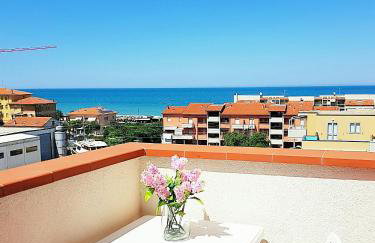 Marotta, 50 mt dal mare, Aria condizionata, Wi-Fi gratuita, 2 camere, 6 letti, - Foto 7