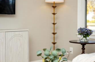 Main Street Retreat Hot Tub Sleeps 8 - Foto 9