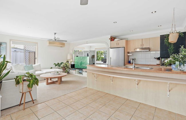 Waterfront Canal Escape in Burleigh - Photo 6