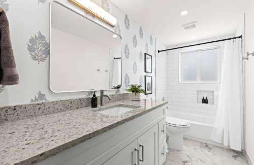 Stylish 1BR Upper Flat in the Heart of Royal Oak - Photo 21