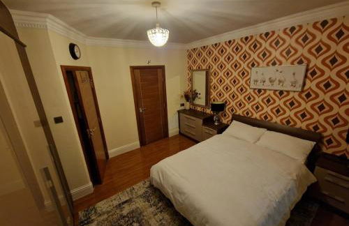 5 Bed 5 Bath Luxury Home Near Heathrow Free Parking - Foto 16